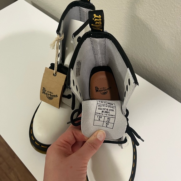 COPY - Doc Martens 1460 SMOOTH LEATHER LACE UP BOOTS, white size 6 - Picture 11 of 14